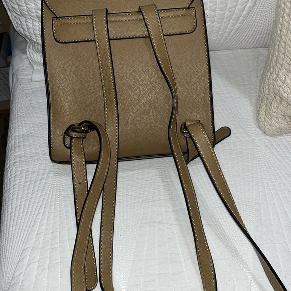 Backpack - Picture 2 of 7